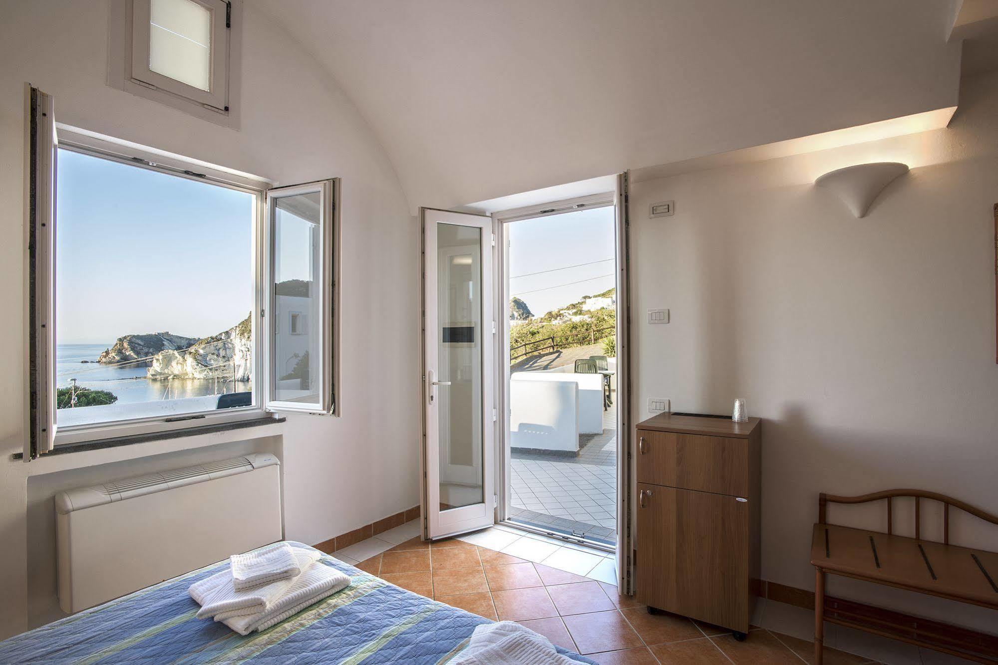 Hotel Villaggio Dei Pescatori Ponza Esterno foto