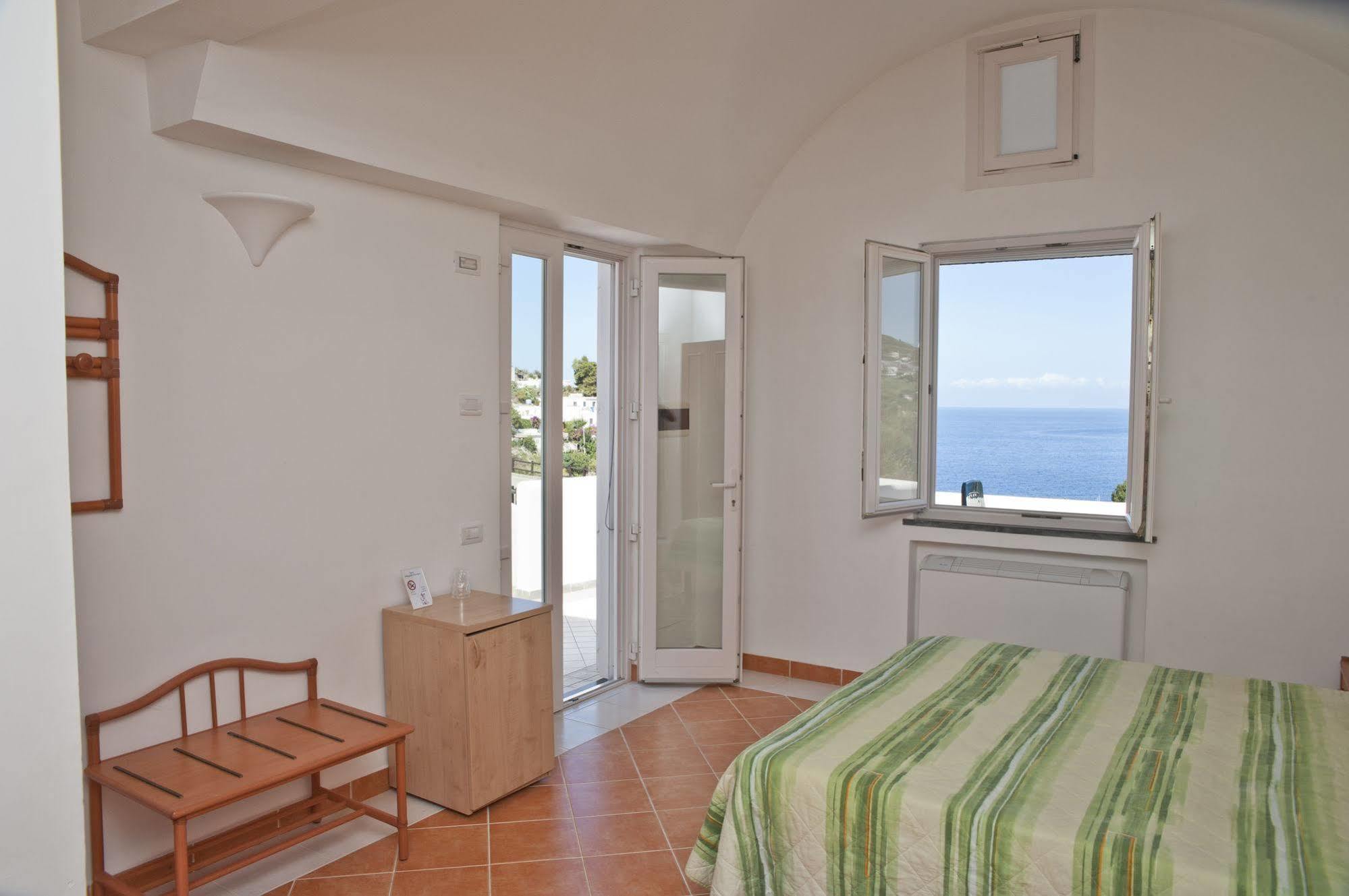 Hotel Villaggio Dei Pescatori Ponza Esterno foto
